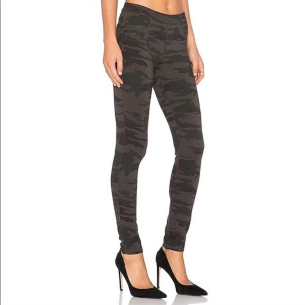 Sanctuary Runway Camo-Print‎ Leggings Size Small